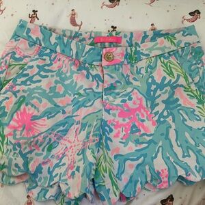Lily Pulitzer size 8 scalloped bottom shorts